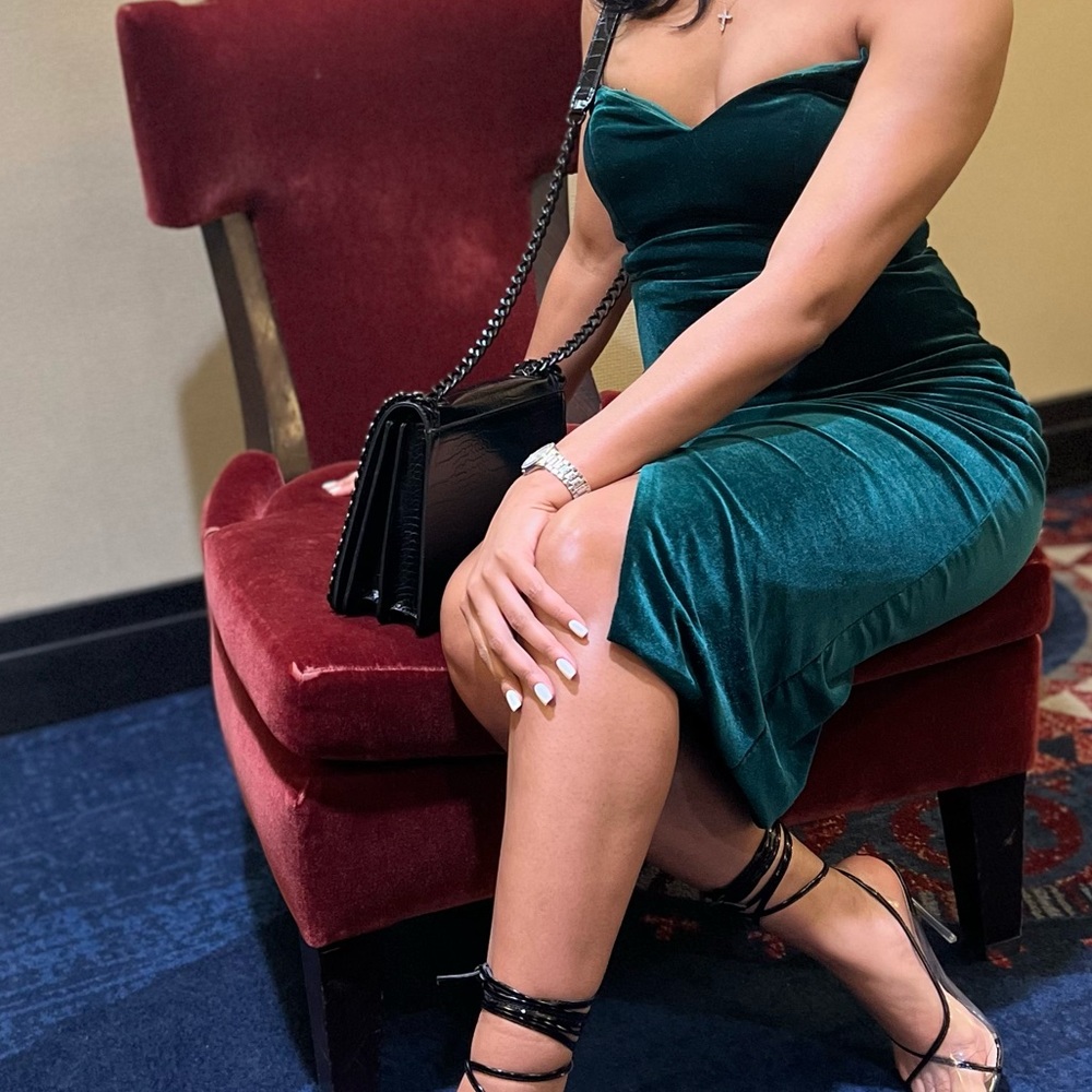 Gorgeous forest green velvet midi dress